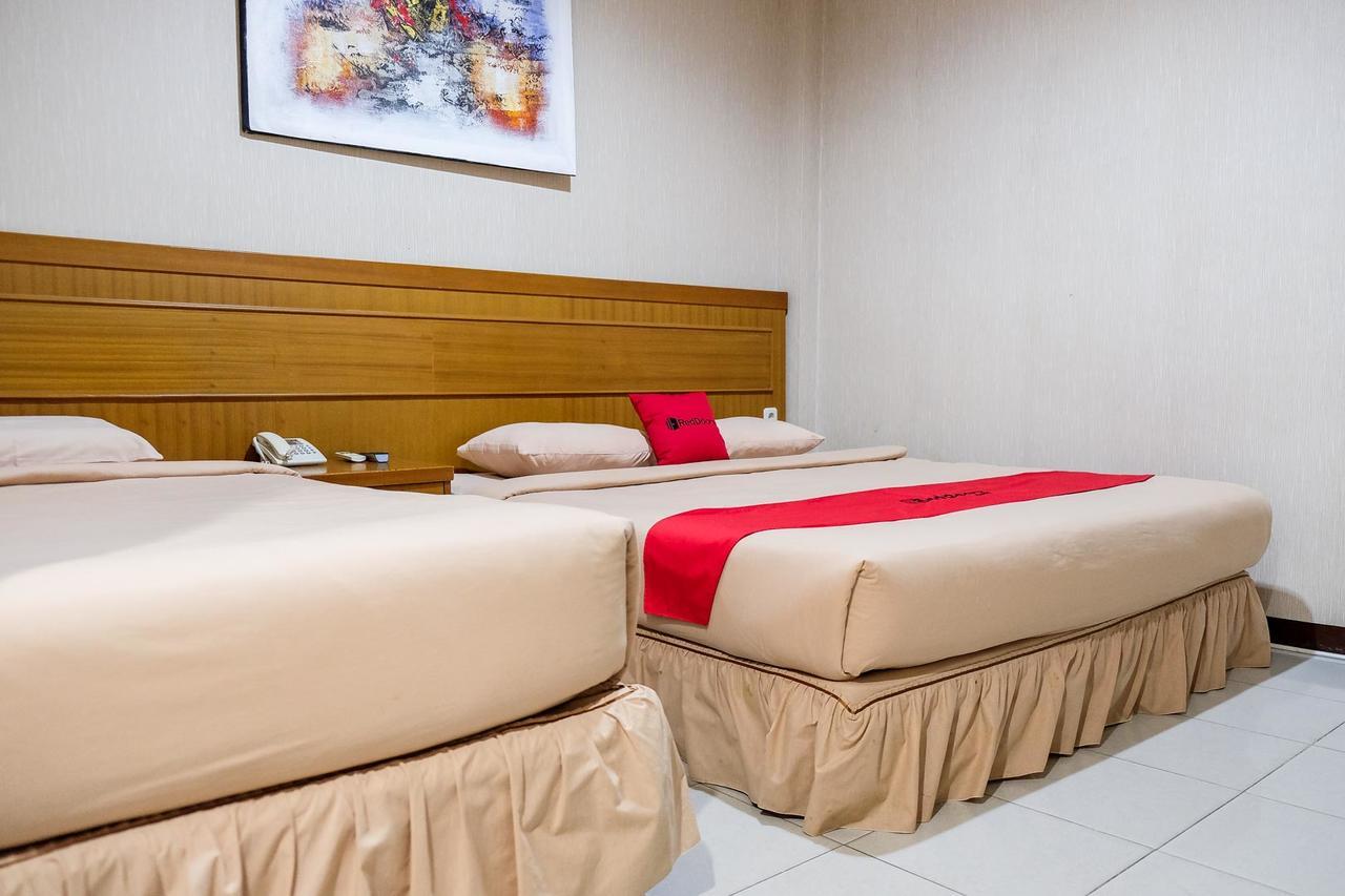 Reddoorz Plus Near Living World Pekanbaru Exterior photo