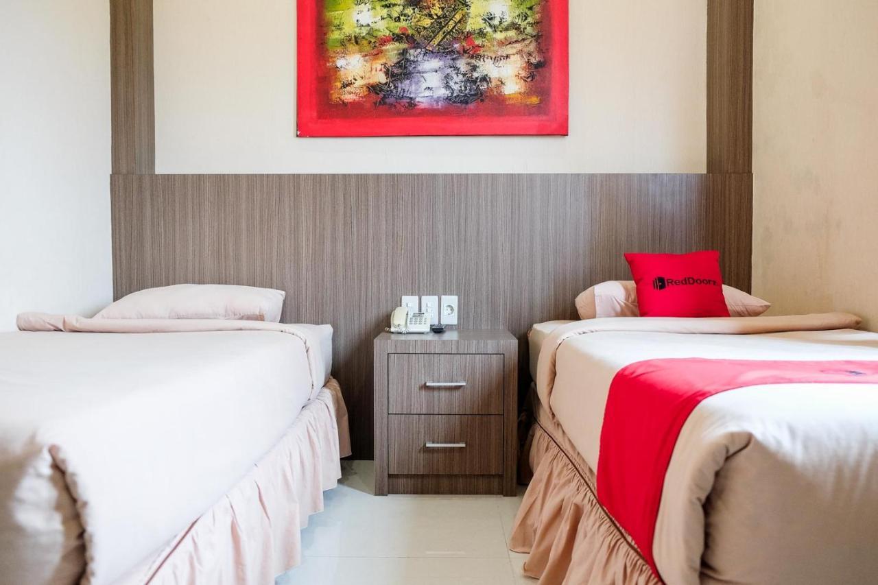 Reddoorz Plus Near Living World Pekanbaru Exterior photo