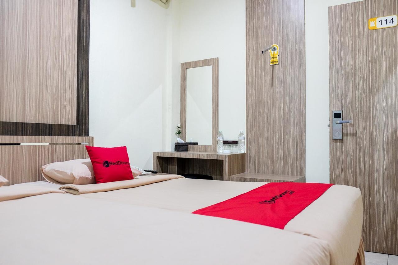 Reddoorz Plus Near Living World Pekanbaru Exterior photo