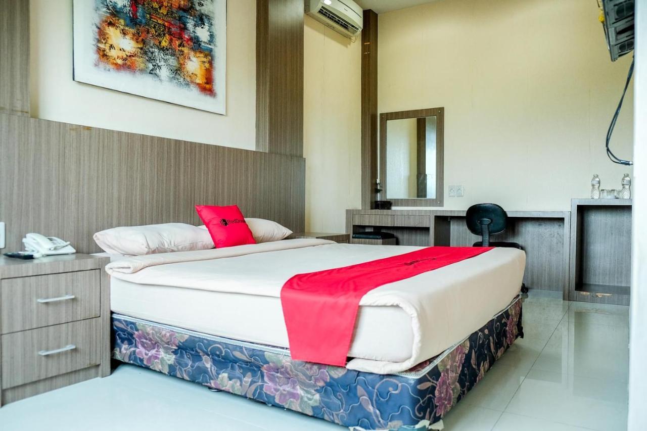 Reddoorz Plus Near Living World Pekanbaru Exterior photo