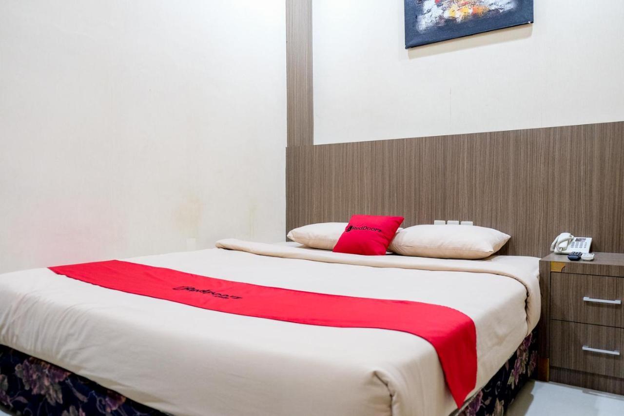 Reddoorz Plus Near Living World Pekanbaru Exterior photo